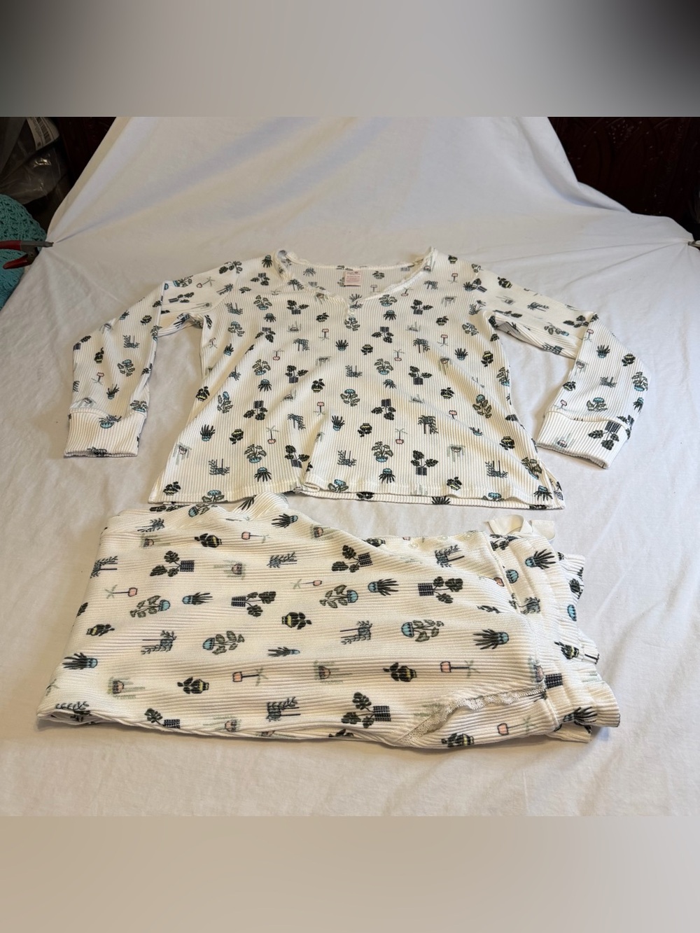 SECRET TREASURES • PAJAMAS
Women • Size XL